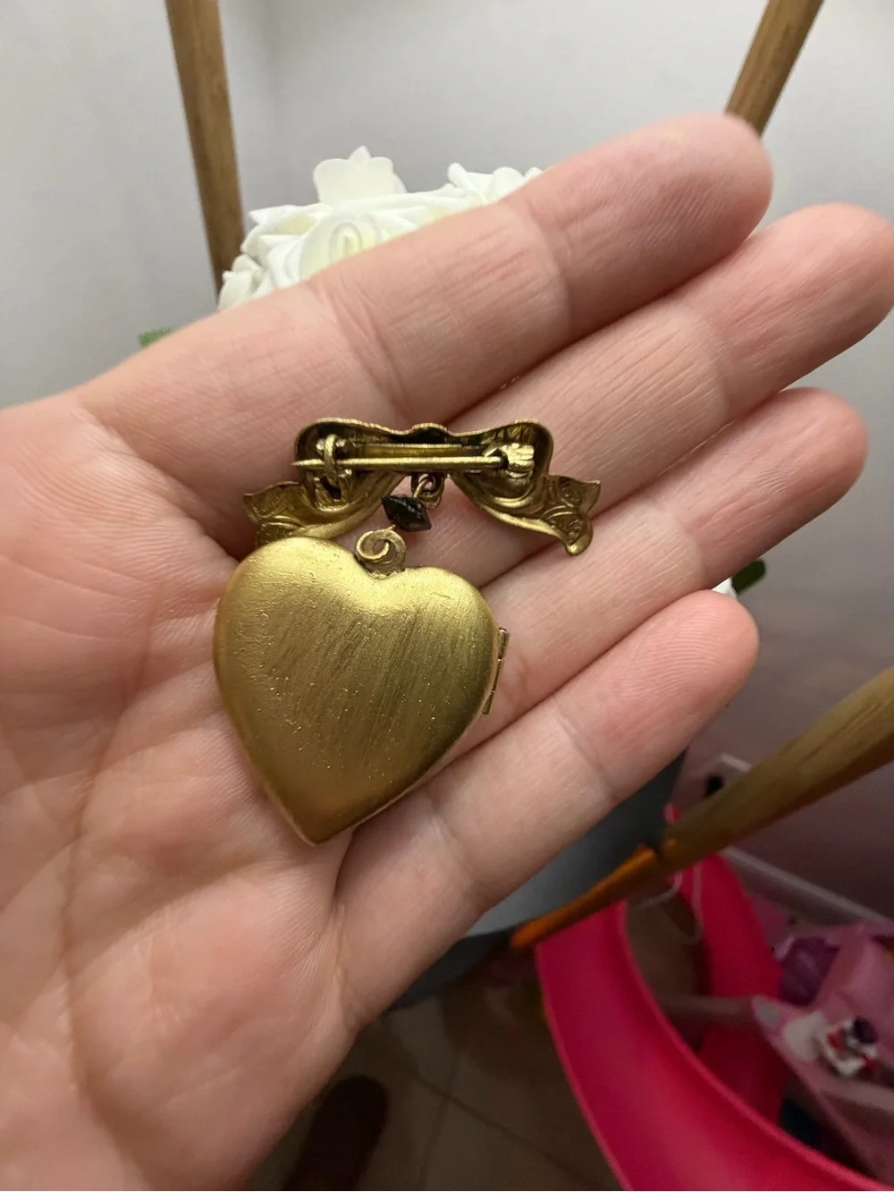 Vintage Gold Heart Locket Brooch with Bow - Gold Tone